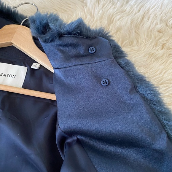 COPY - Aritzia/ Babaton faux fur coat - Picture 9 of 9